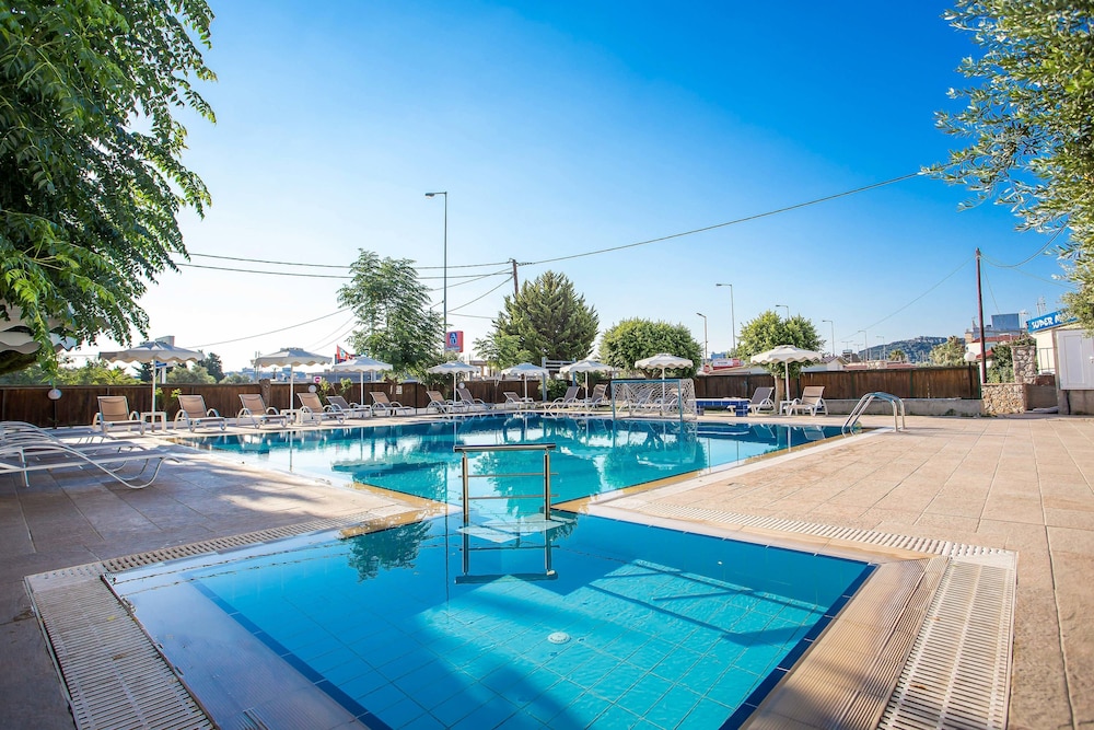 Mon Repos Hotel 30/50