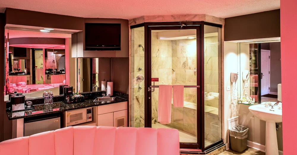 Essence Suites 27/28