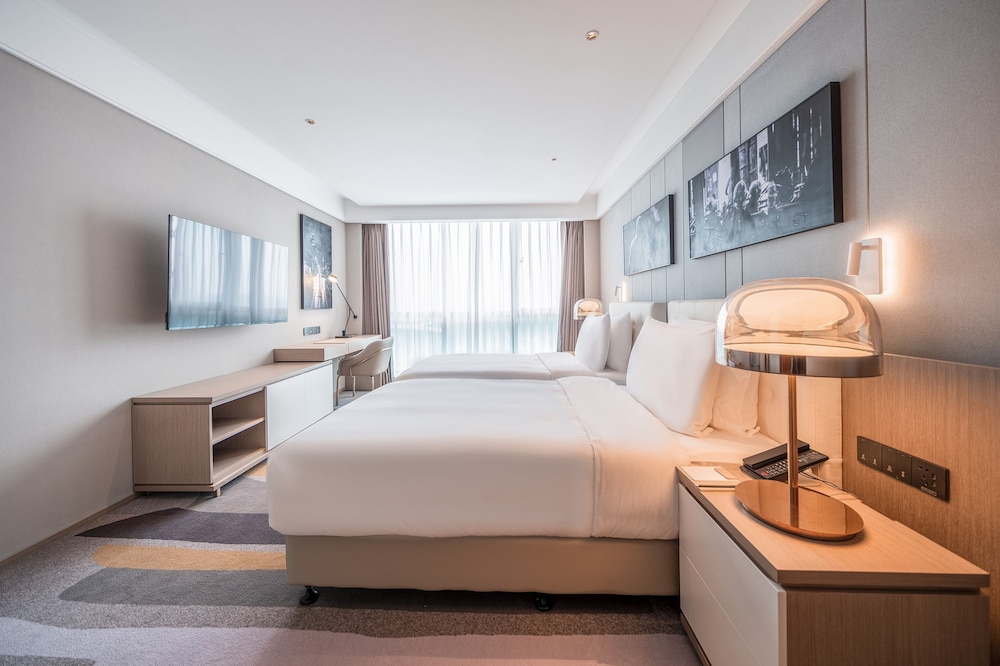 Deluxe, Suite, Twin Beds