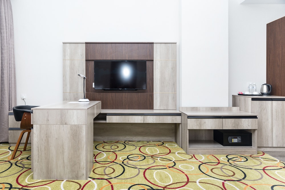 Ano Hotel 8/57