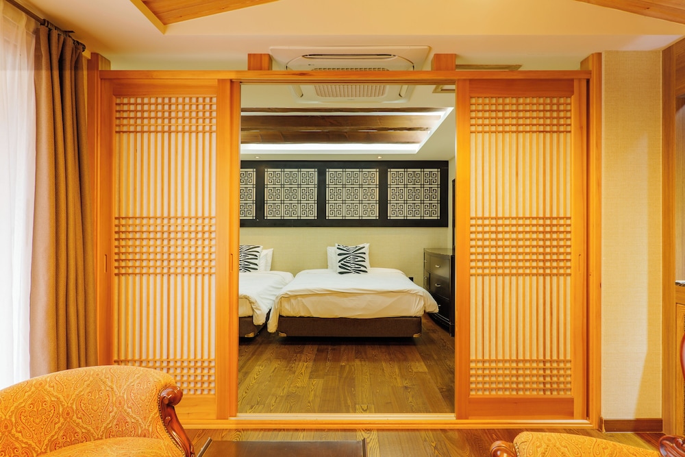 Hansan Marina Hotel Resort 18/63