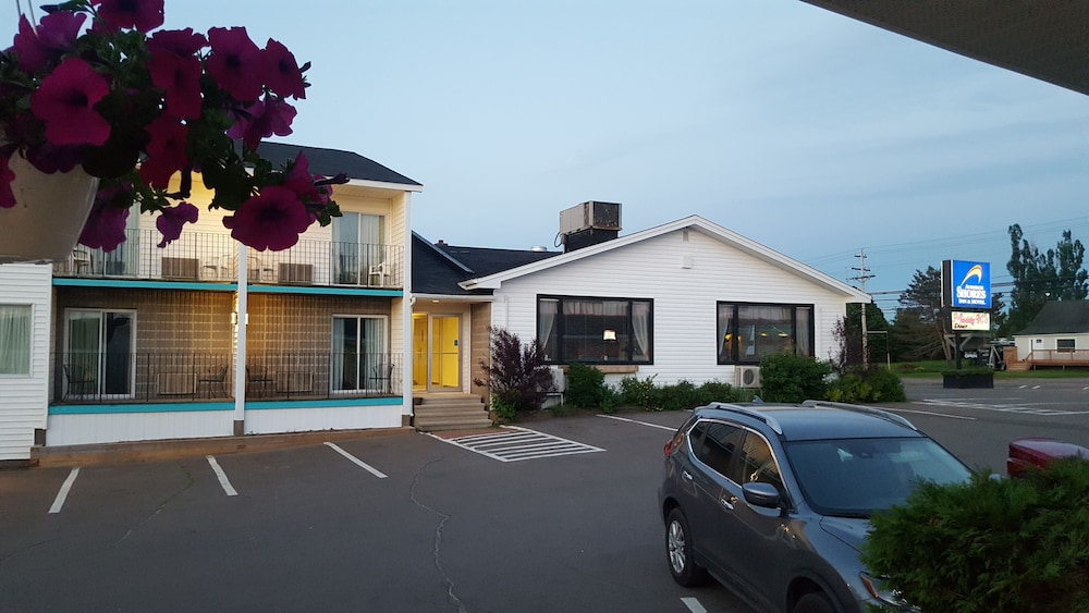 Auberge Shores Inn & Hotel 36/47