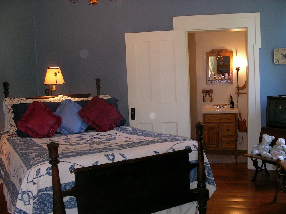 The Pines of Dresden Bed and Breakfast 8/50