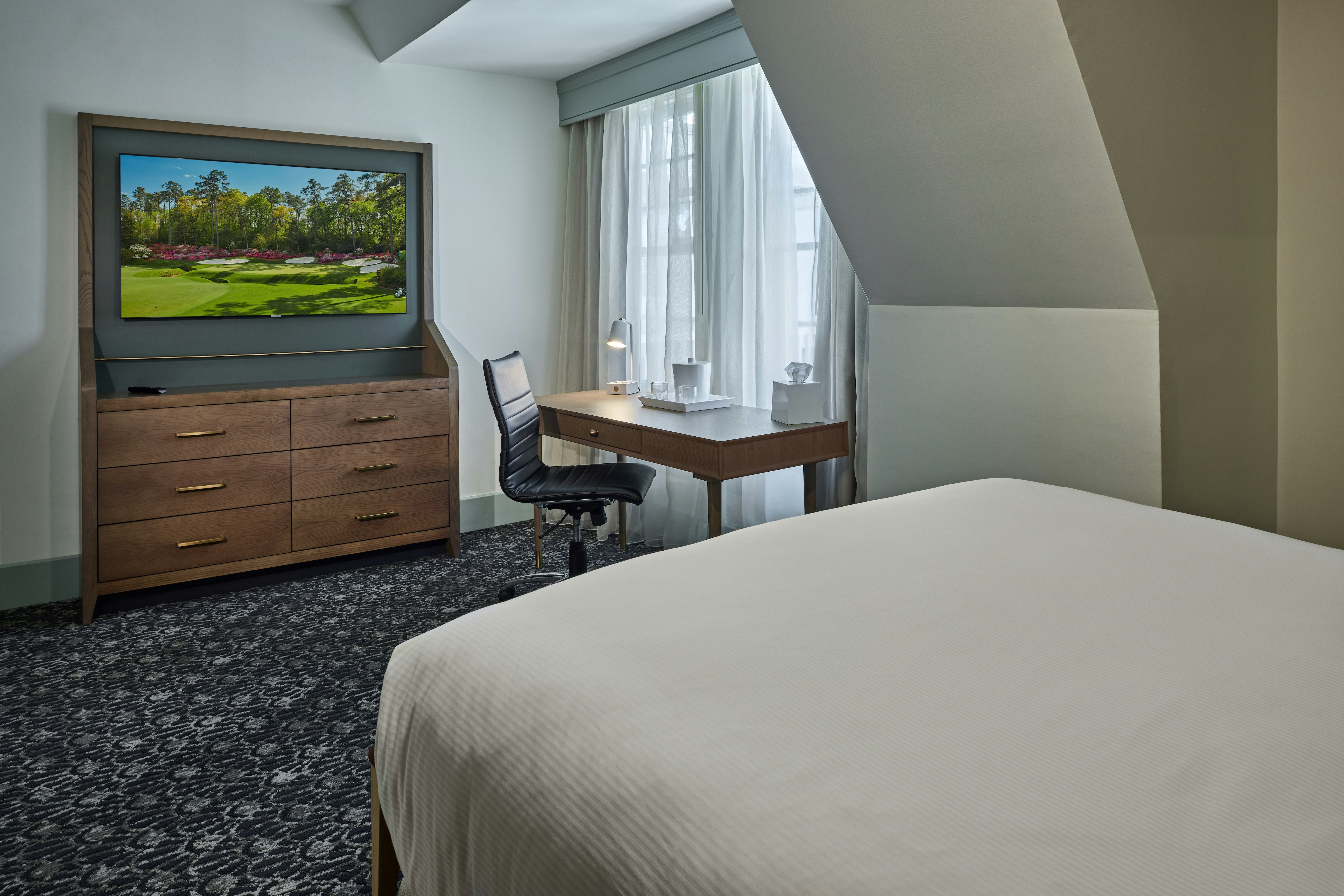 SUPERIOR, QUEEN BED, BALCONY