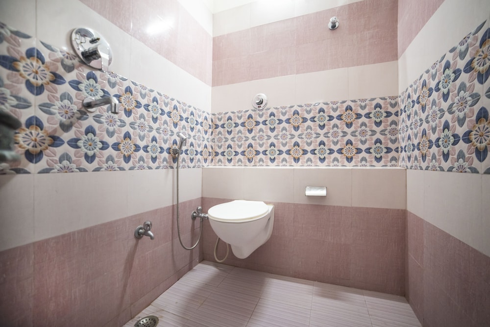 Hotel Yash Residency 34/35