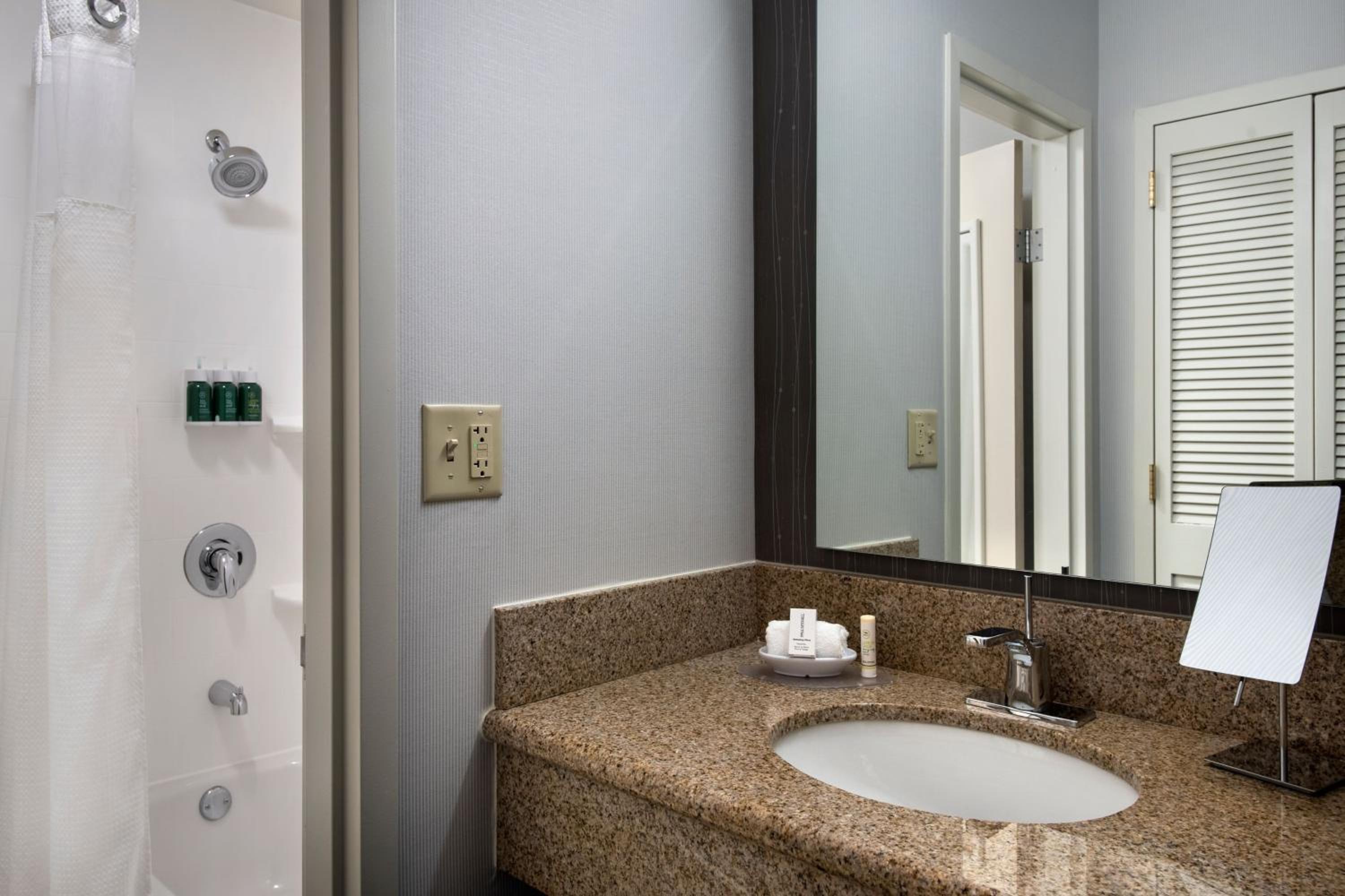 غرفة قياسية بسريرين كوين، Courtyard by Marriott Mahwah 5/6