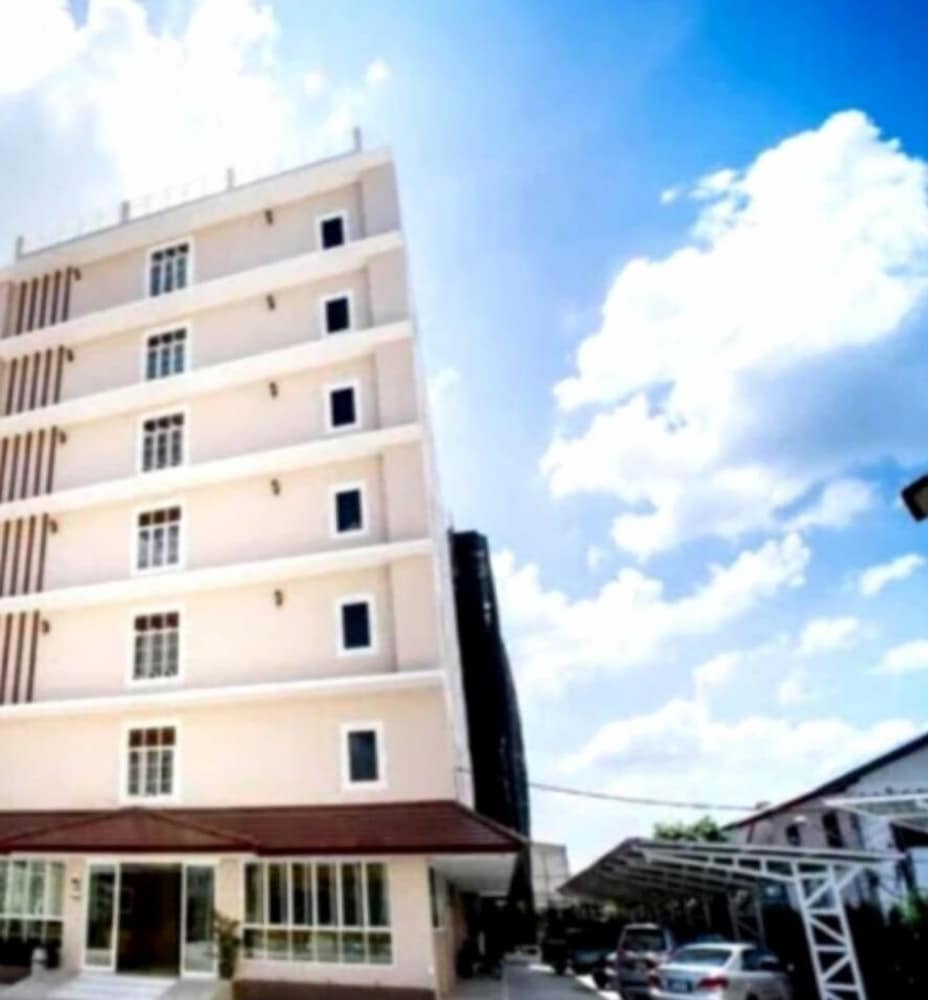 P.A. Thani Hotel 3/26