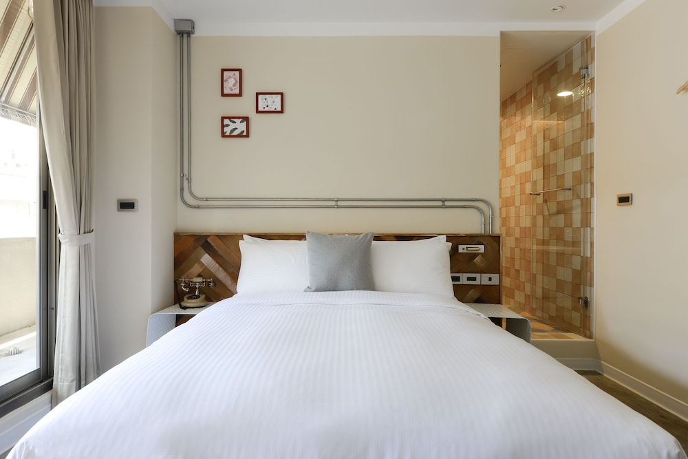 DELUXE, DOUBLE BED, BALCONY
