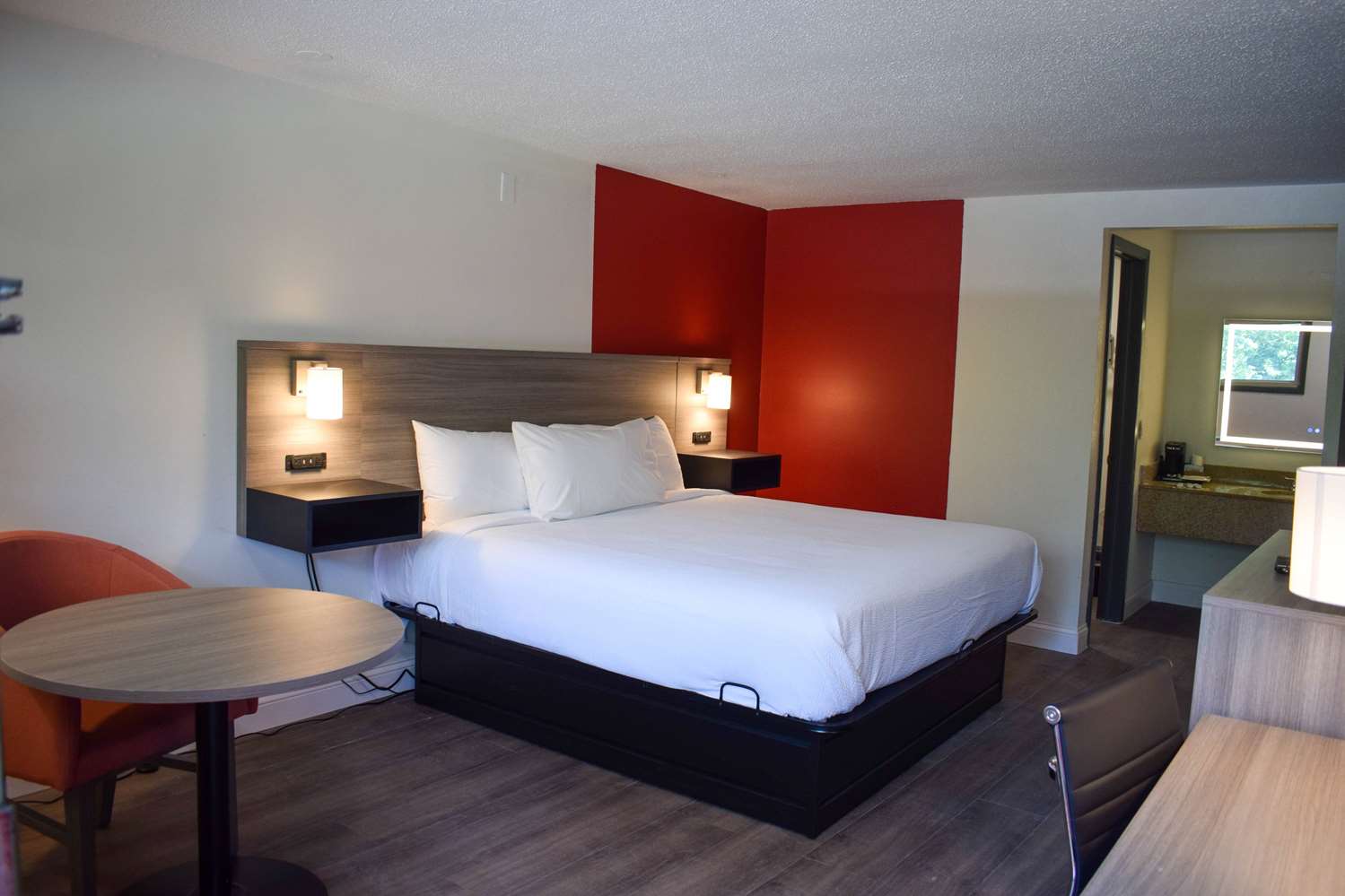 Ramada by Wyndham Cleveland Airport West 15/35