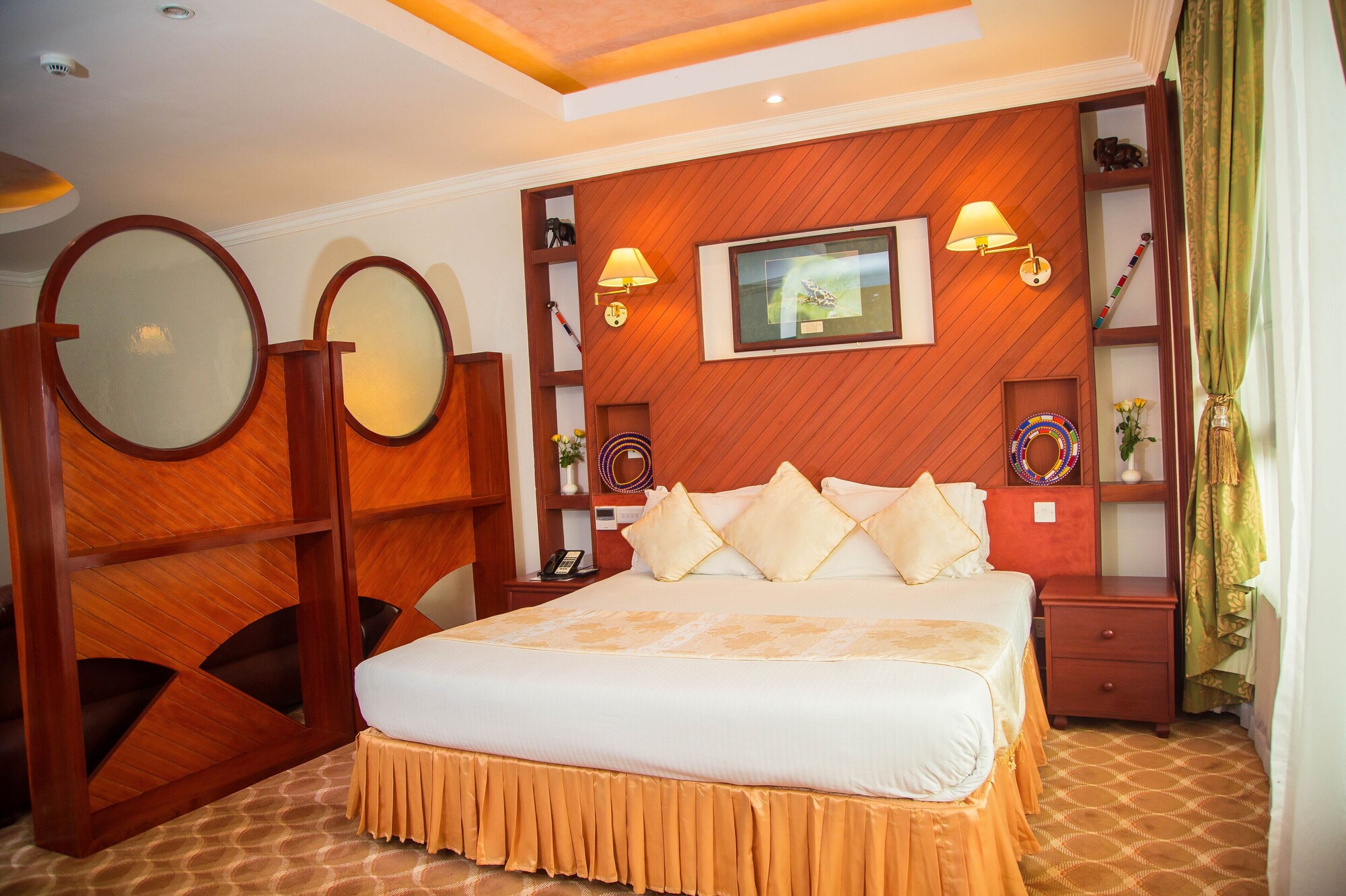 DELUXE, DOUBLE BED