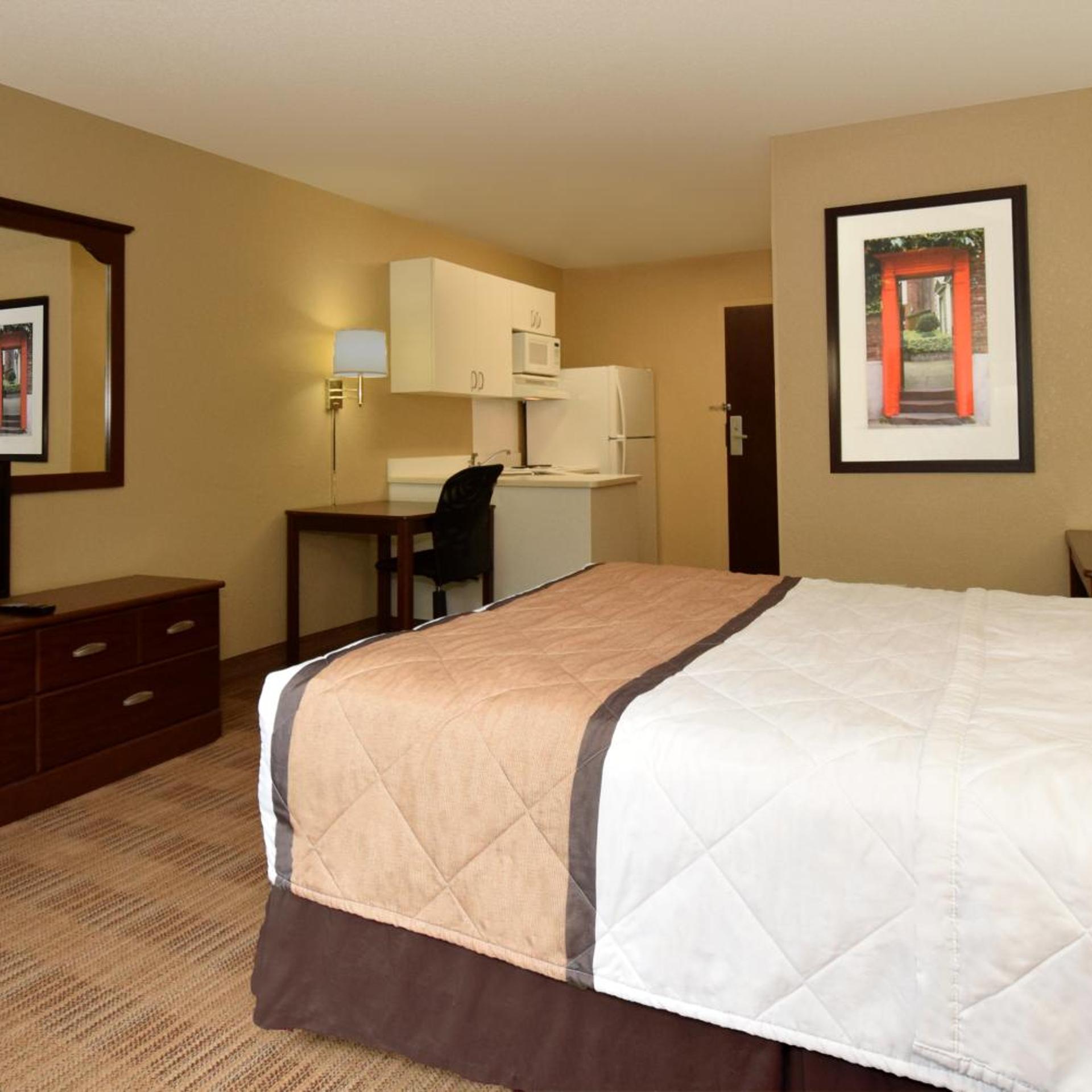 Studio, Queen Bed, Extended Studio Hotel Suites Los Angeles San Dimas 5/10