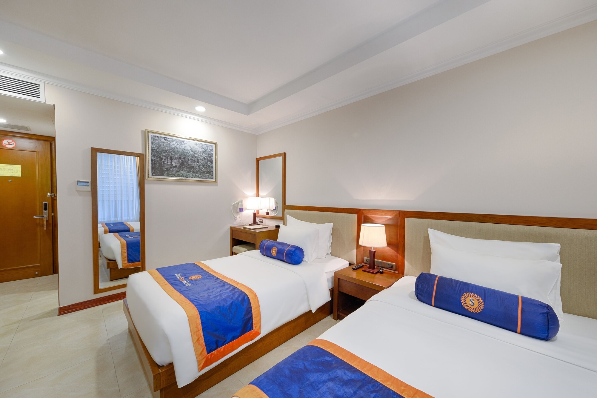 DELUXE, TWIN BEDS
