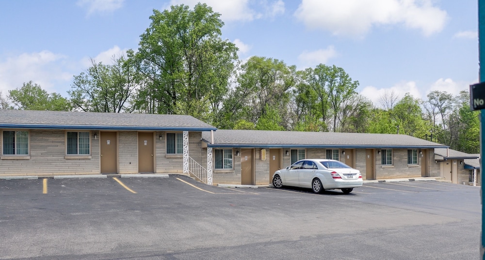 Economy Inn of Bloomington 26/28