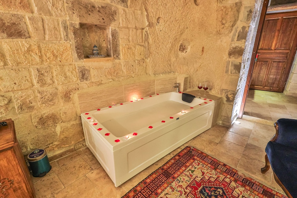 Bedrock Cave Hotel 22/50