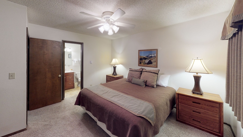 Condominium, 2 Bedrooms, King and Twin Beds, 2 Bathrooms, Sofa