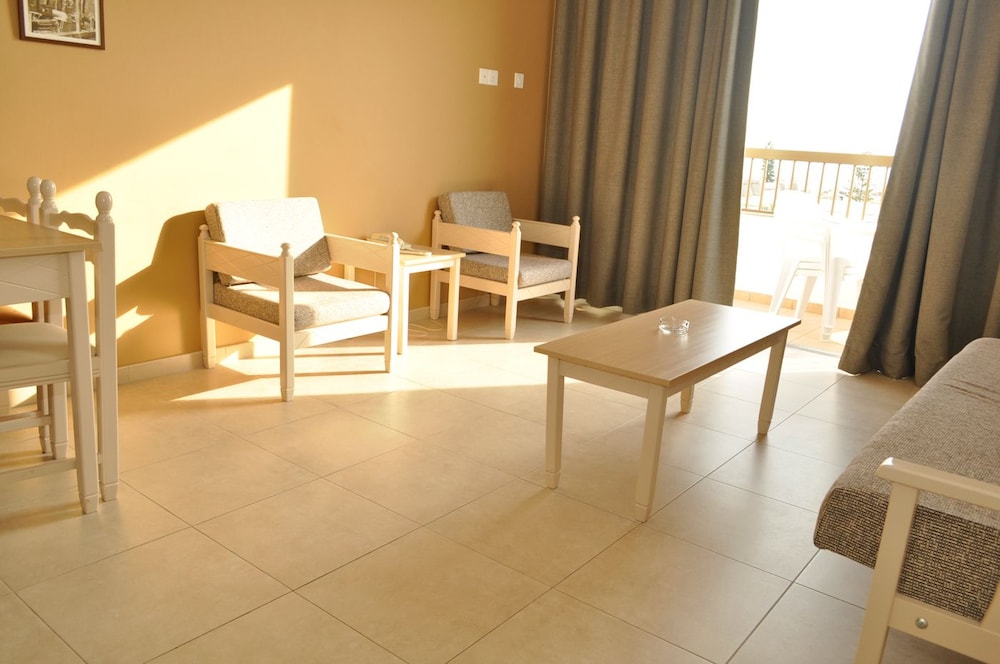 Christabelle Hotel Apartments 25/38