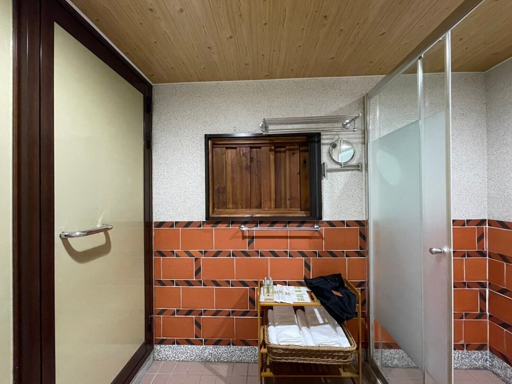 Guning Xiexinyuan Historical Inn 30/48