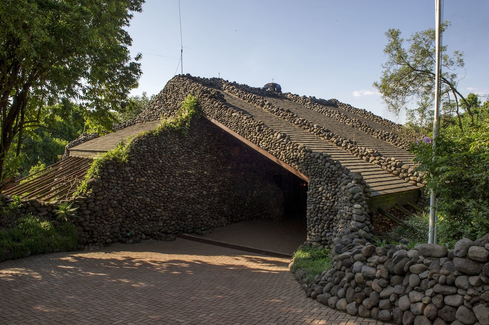 Ngorongoro Serena Safari Lodge 56/58