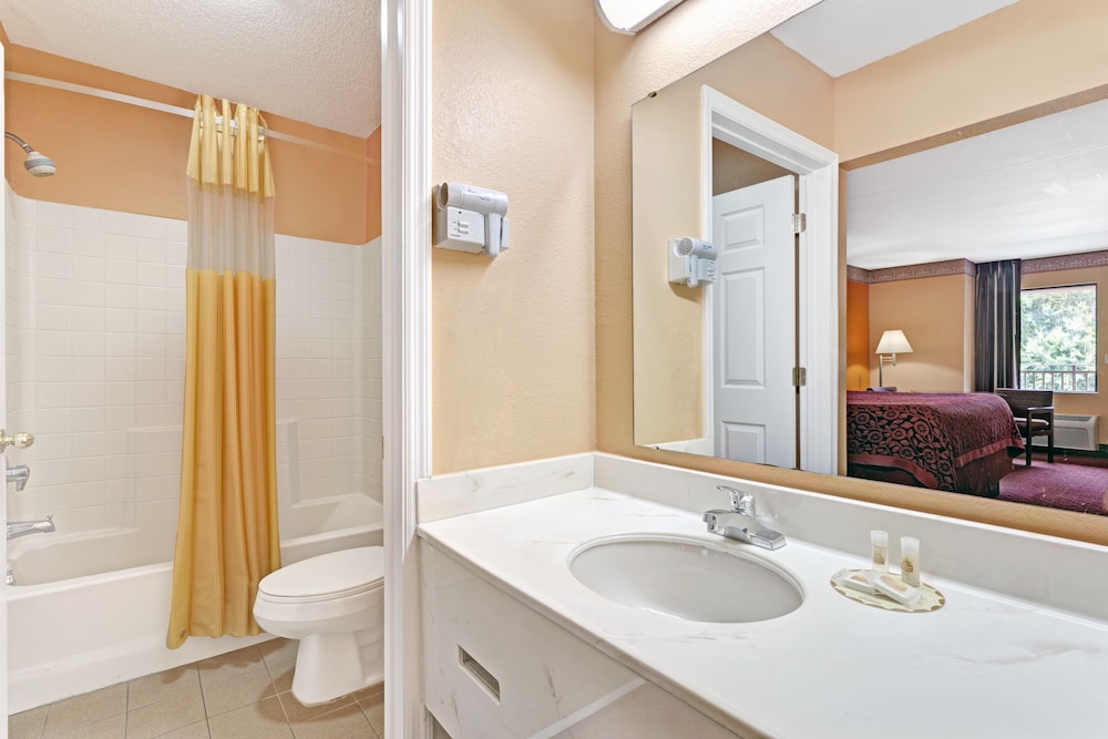 Days Inn by Wyndham Fort Myers 9/31