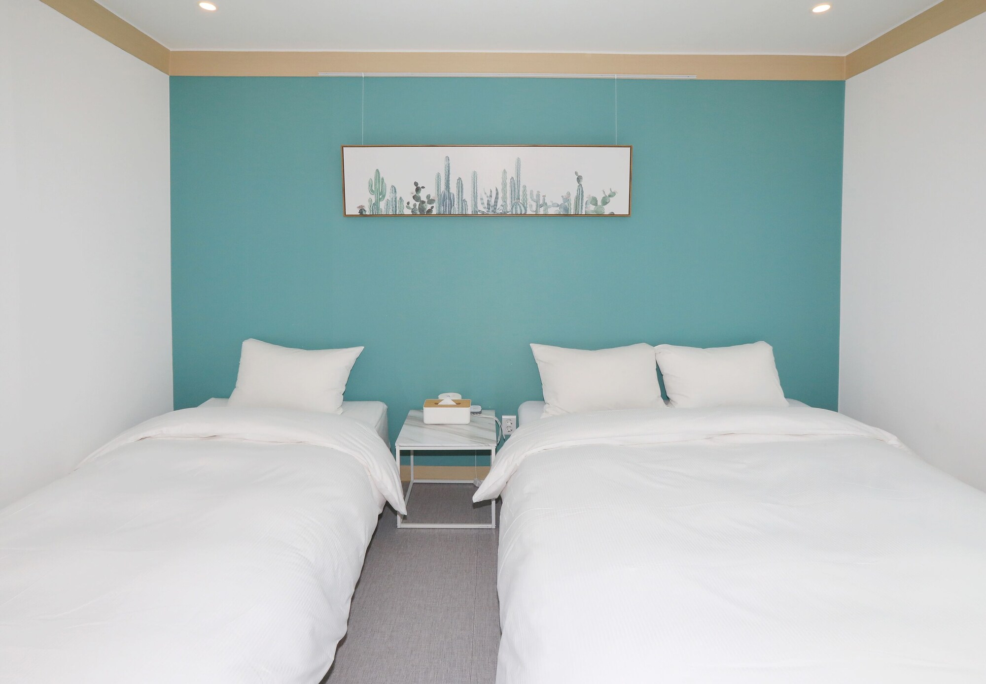 FAMILY, TWIN BEDS