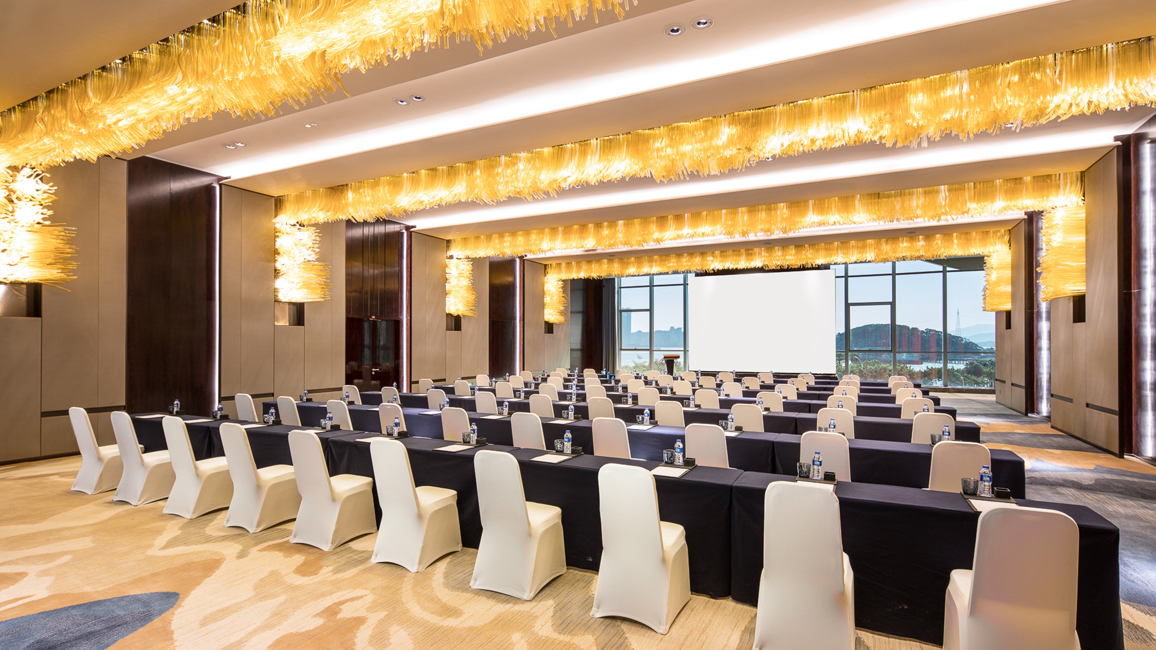 Hualuxe Hotels Resorts Xiamen Haicang 35/50