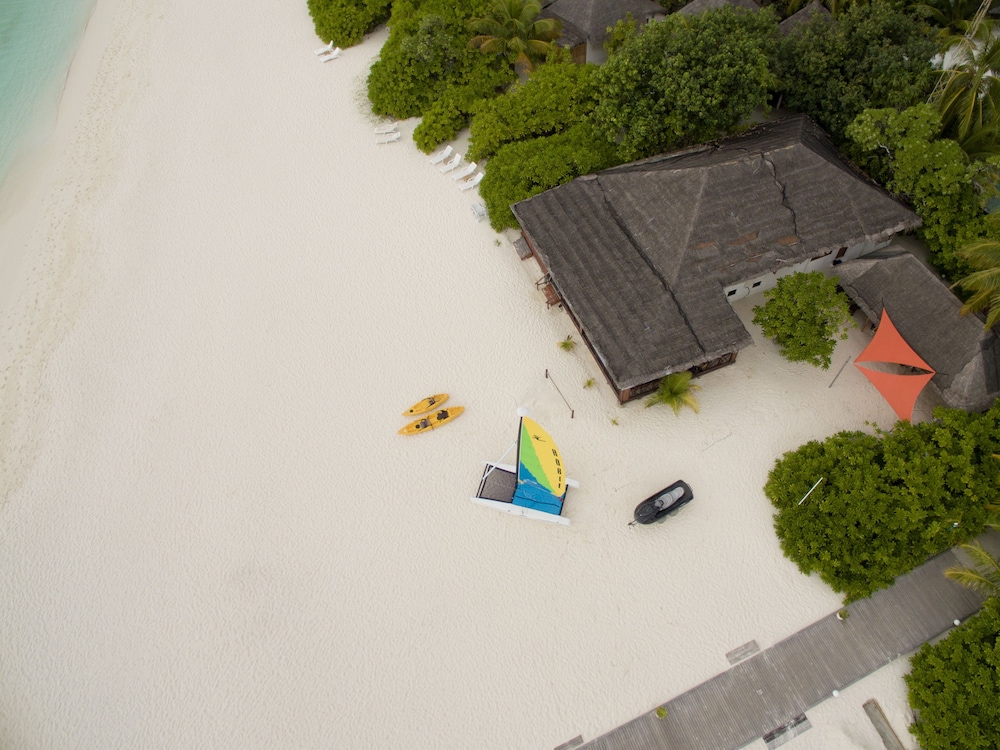Angaga Island Resort And Spa 2/57