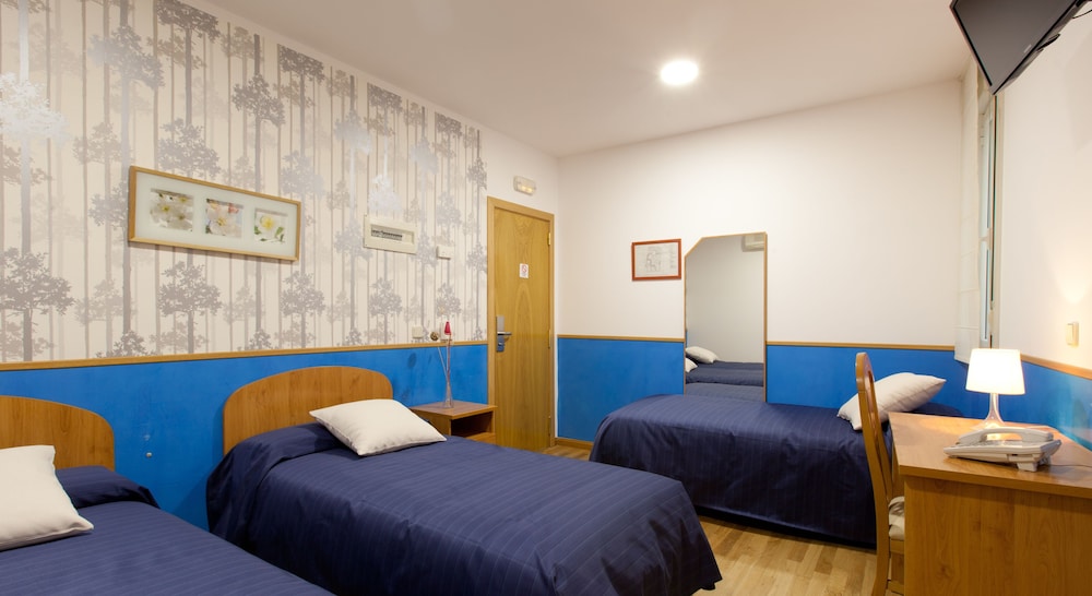 HOSTAL MONTALOYA 33/68