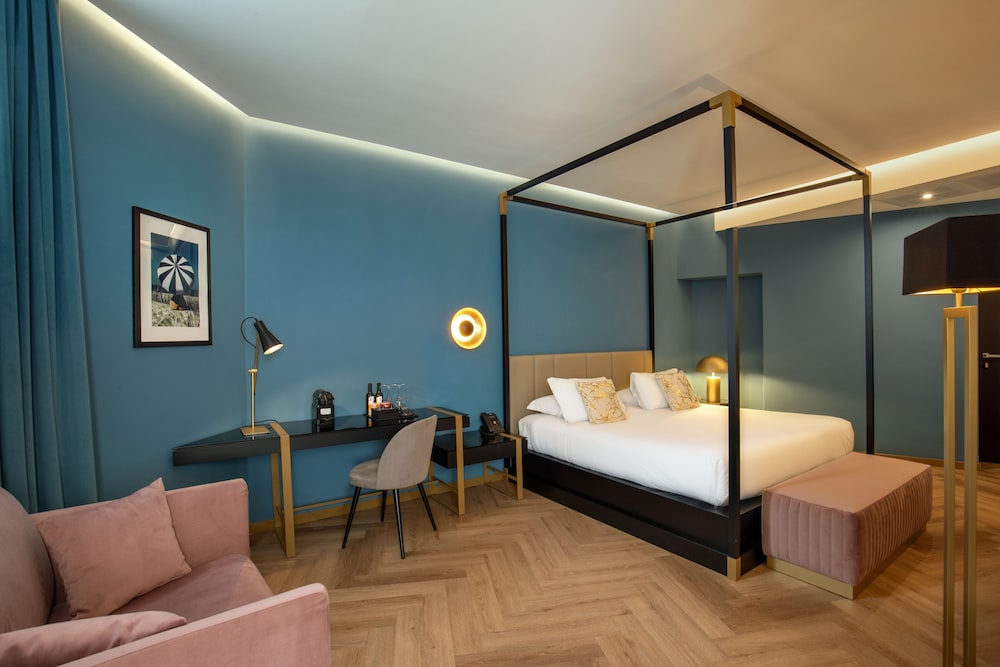 The Major Hotel 18/64