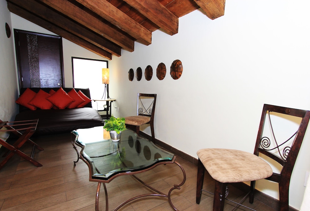 Plaza Gallery Hotel & Boutique 48/70