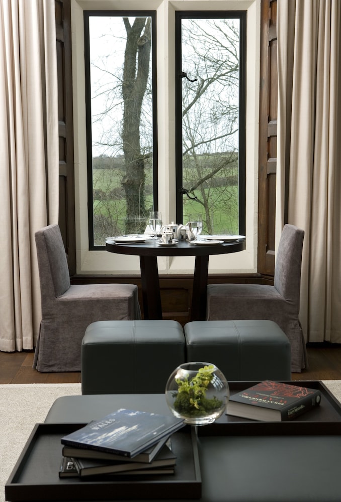 Penrhiw Hotel 38/50