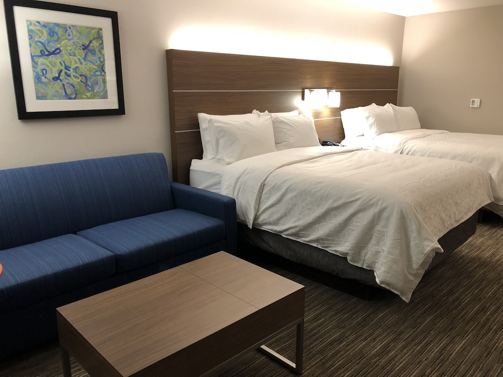 Holiday Inn Express Suites Racine 20/63