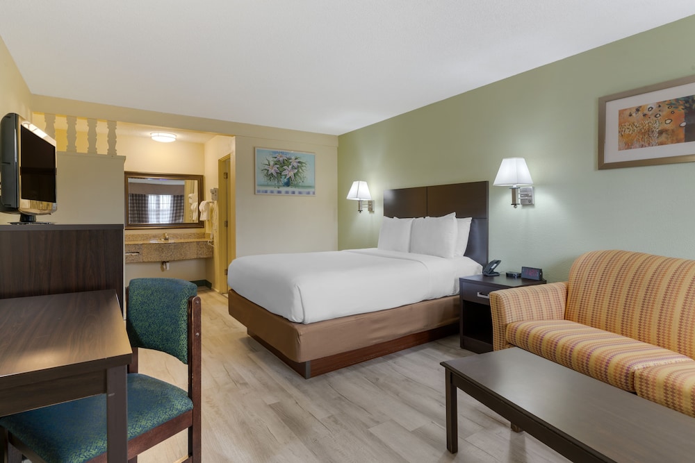 University Inn Suites 18/50