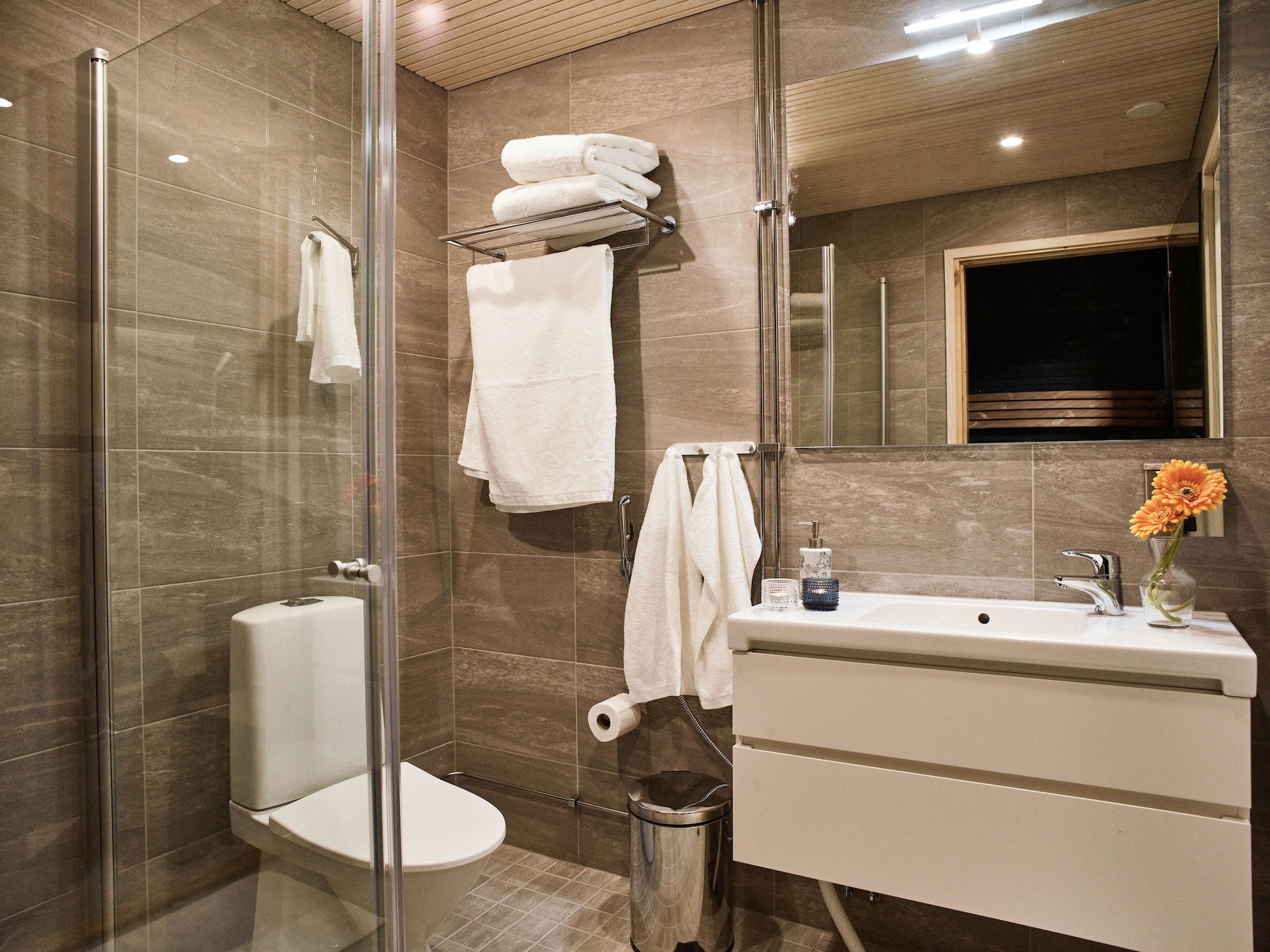 Honeymoon, Aurora, Suite, Queen Bed، Nova Skyland Hotel 6/7