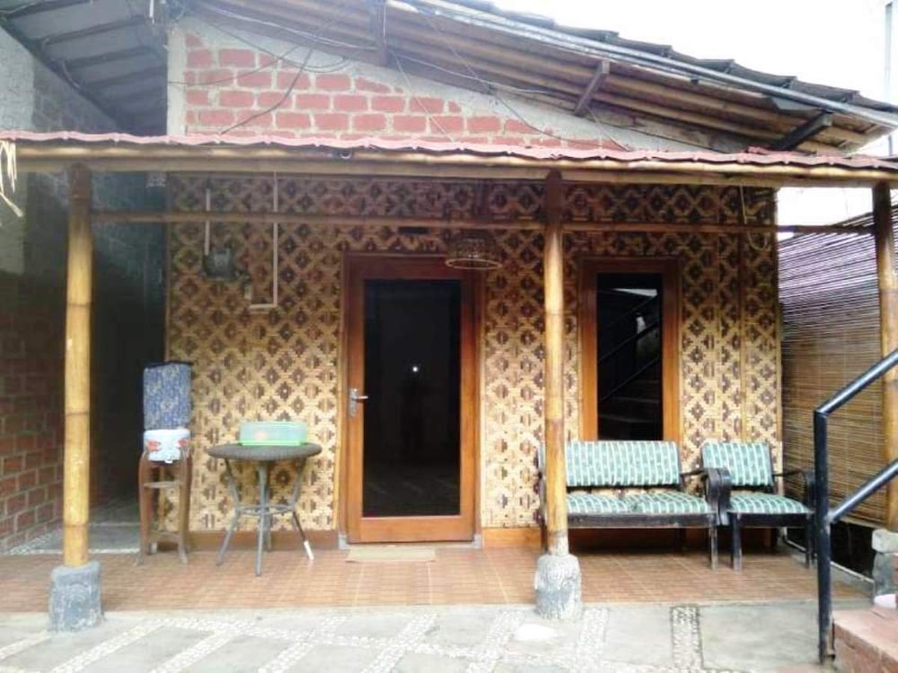 Bantal Guling Villa Bandung 3/69