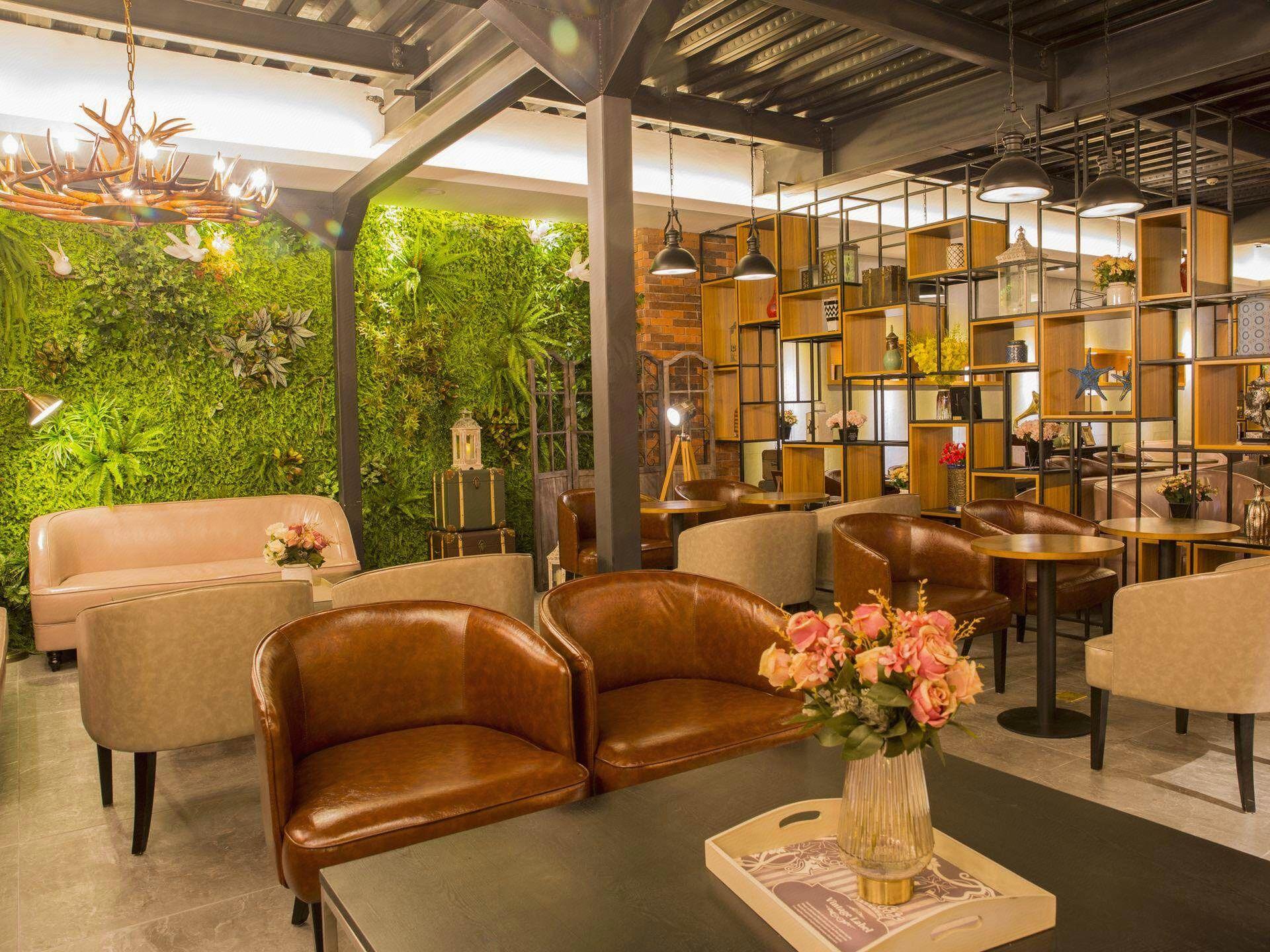 James Joyce Coffetel (Changde Liuye Lake) 29/52