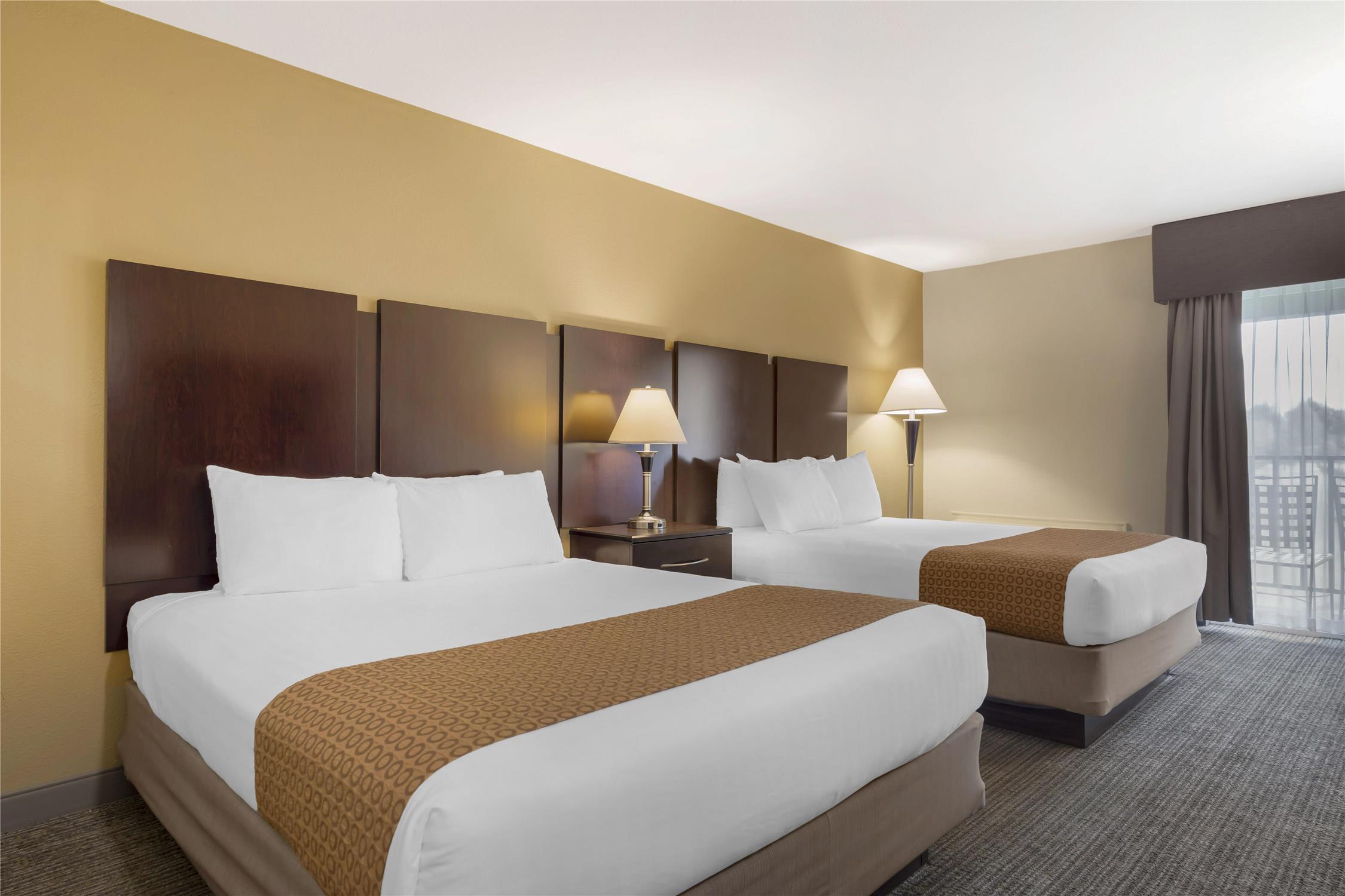Room, 2 Queen Beds, Golf Course View, Balcony