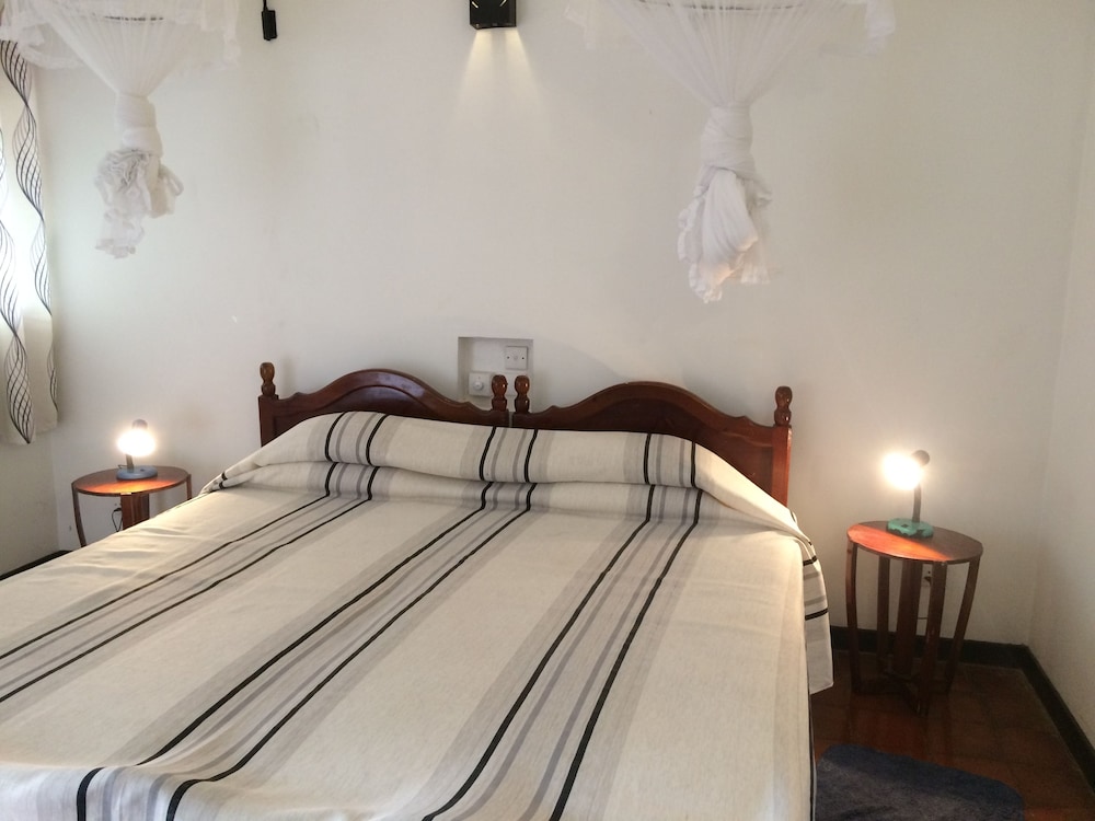 Hotel Hemadan 12/50