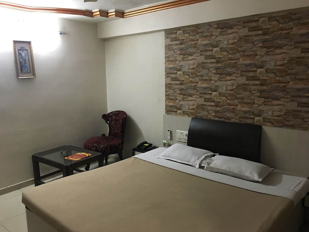 HOTEL GRAND ARJUN 26/50