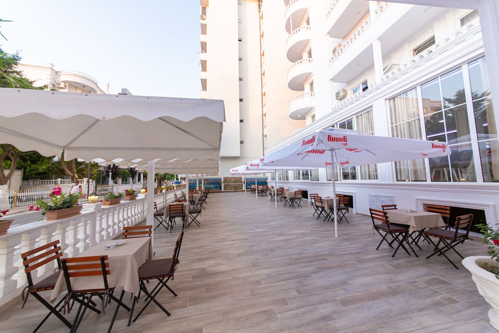 Esal Hotel 37/39