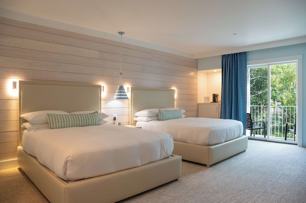Coveside, 2 Queen Beds, Pet Friendly، The Colony Hotel 3/9