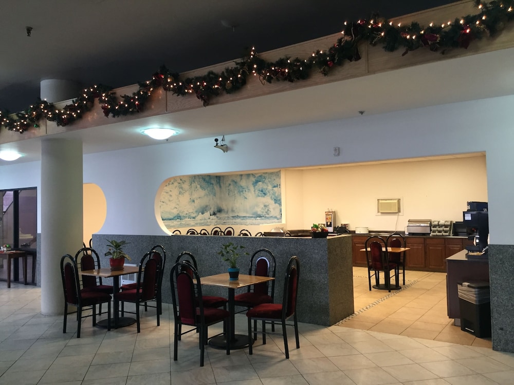Alex Hotel and Suites Anchorage Airport 48/66
