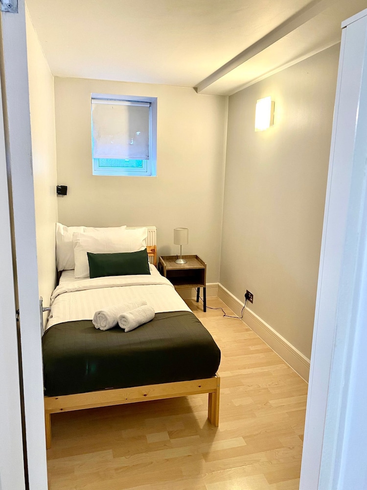 Apartment, 1 Single and 2 Double Beds, Sofa، Westciti Caroco Aparthotel 2/2
