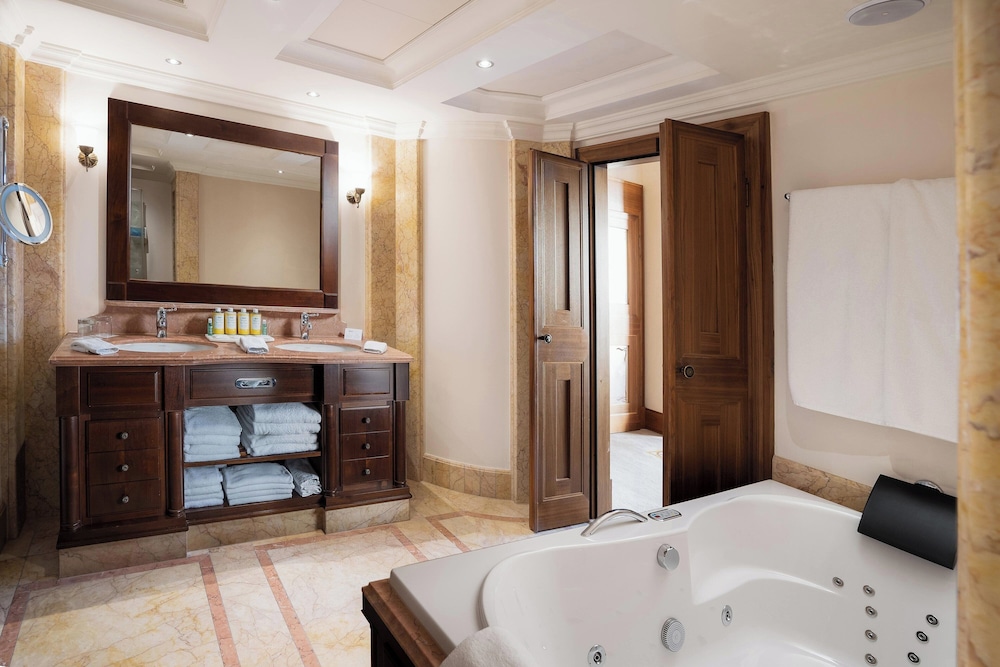 1 Bedroom, Royal, Suite, Bay View, Balcony