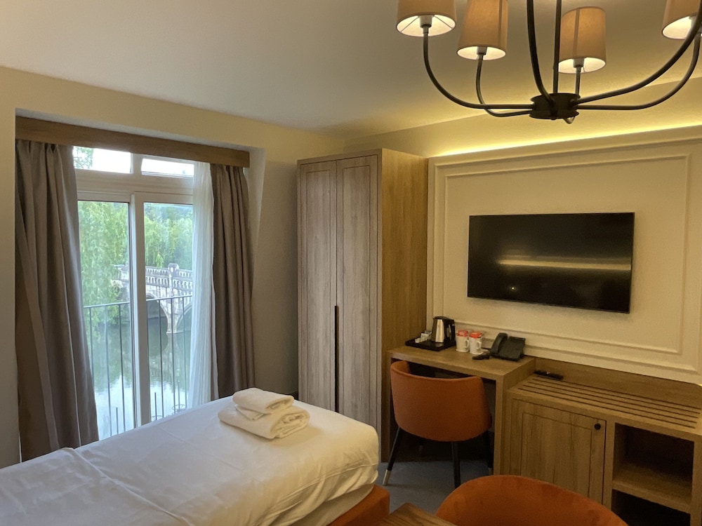 The Old Mill Hotel &amp; Lodge 39/67