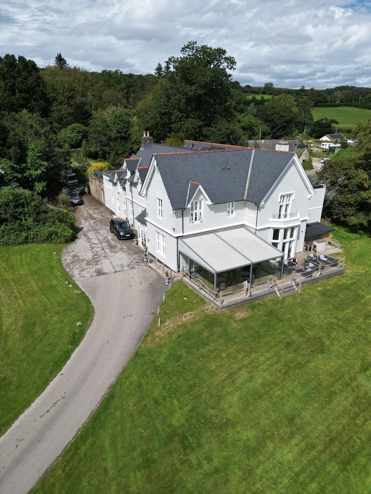 Welbeck Manor 40/43