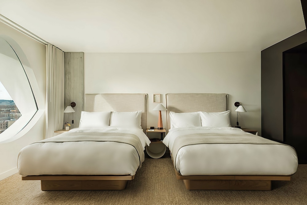 2 Queen Beds, Accessible