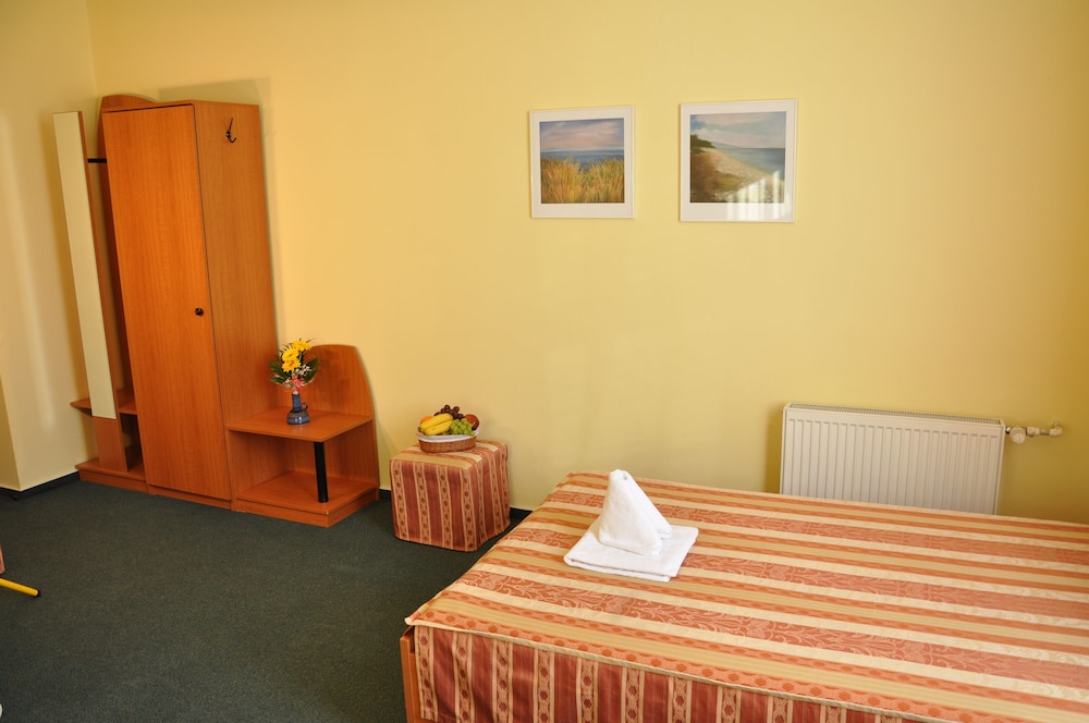 Hotel Nikolas 18/50