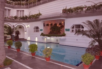 GRAND CONTINENTAL HOTEL 2/51