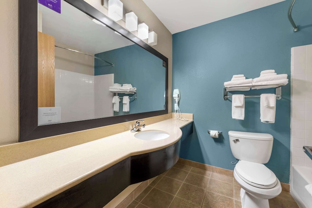Sleep Inn & Suites Hays I-70 56/59