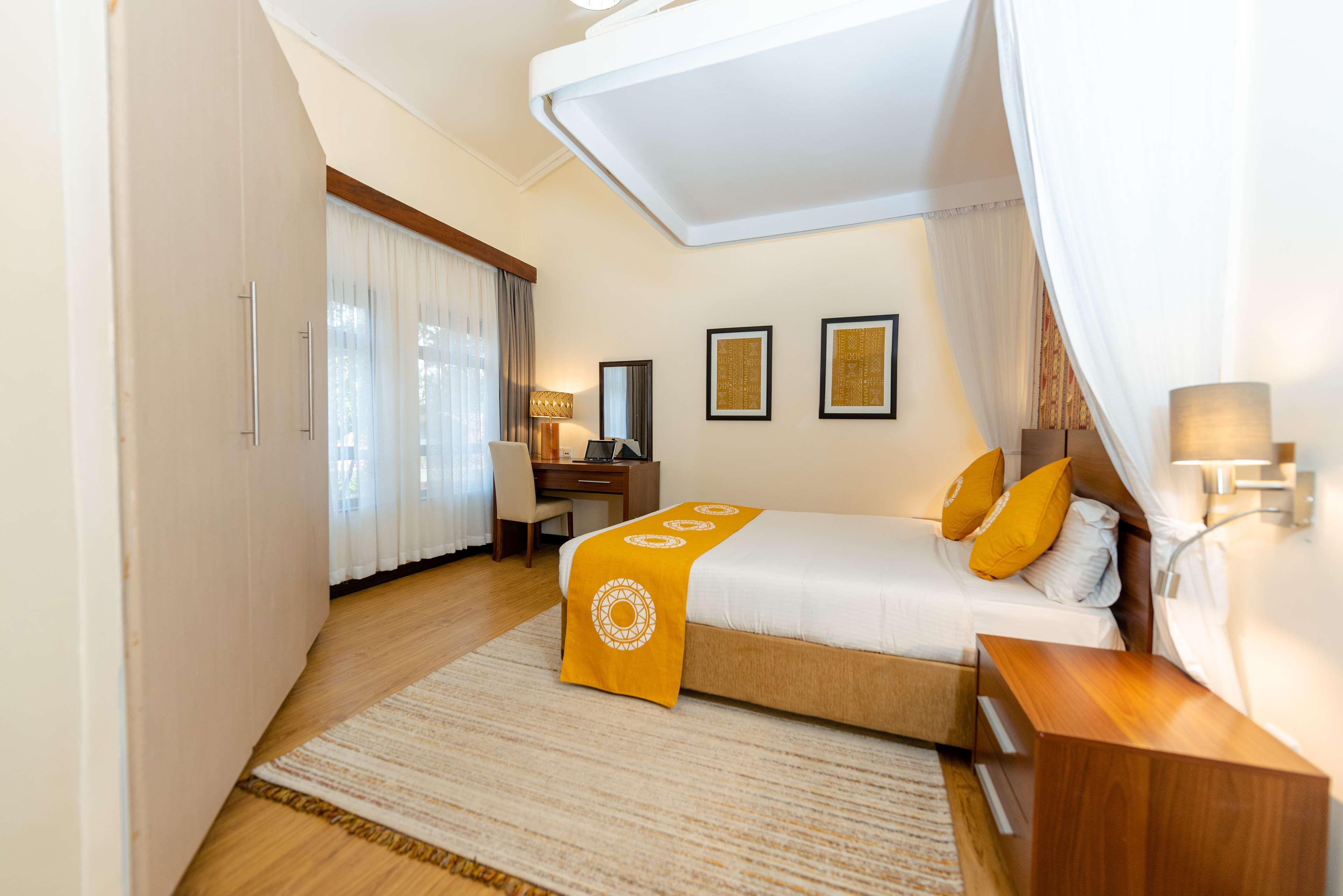 2 Bedrooms, Apartment, 2 Queen Beds, Living Area, Attic